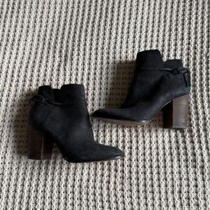 Gibson Latimer Black Leather Block Heel Ankle Boot with Bow size 9